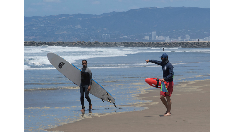 US-HEALTH-VIRUS-BEACH-CALIFORNIA