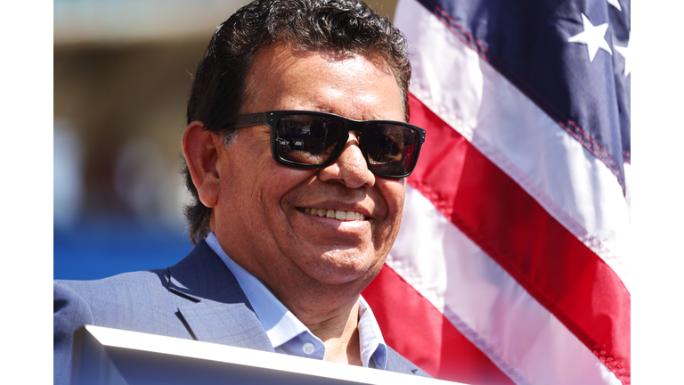 Former LA Dodgers pitcher Fernando Valenzuela becomes US citizen