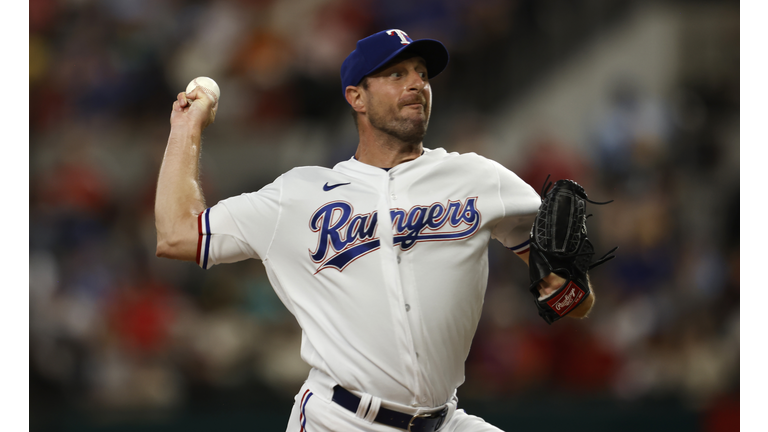 Los Angeles Angels v Texas Rangers