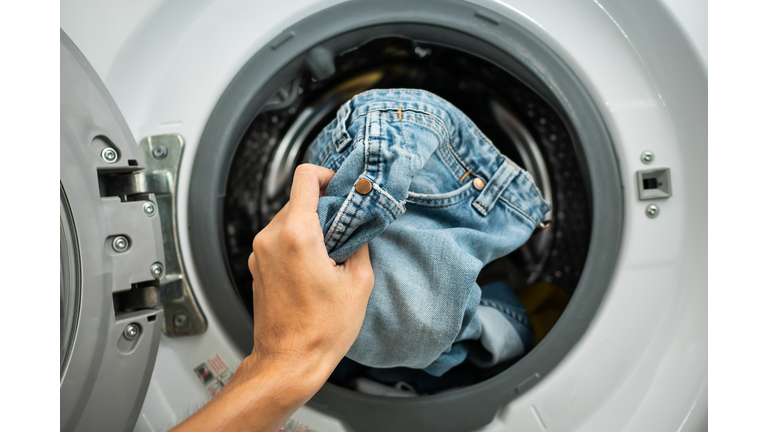 Putting Jeans into the washing machine