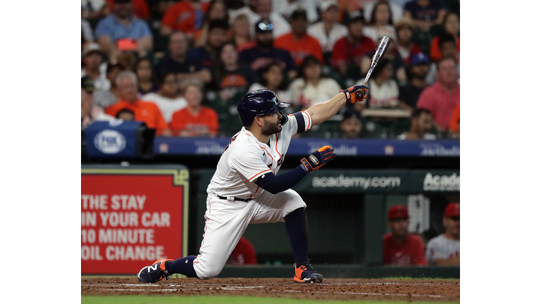 Astros' Jose Altuve surprises young fan with special gift in Miami