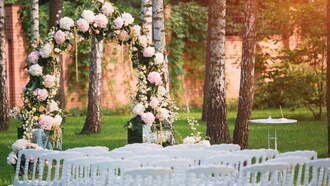 Bride's Car Breaks Down En Route To Wedding- Saved By A Stranger!