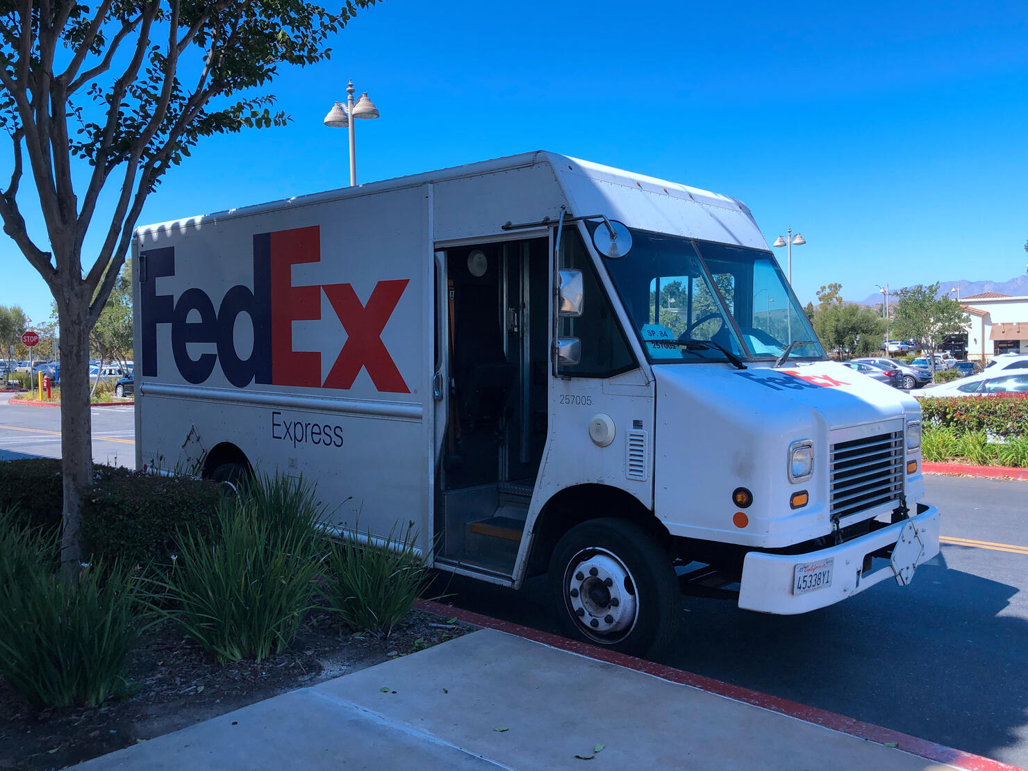 FedEx Delivery truck at Moorpark Marketplace