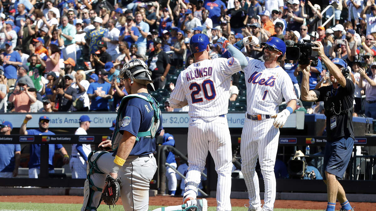 Reds drop out of wild card spot with 8-4 loss to Mets, who get Vogelbach's  3-run double