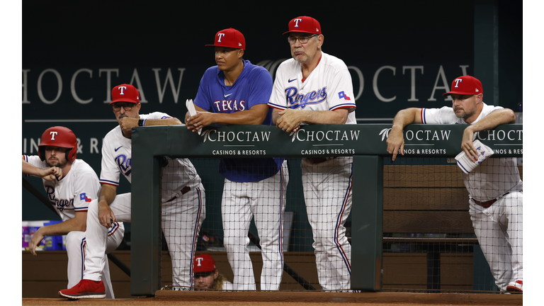 Rangers broadcasters left bewildered by Astros' game-winning run