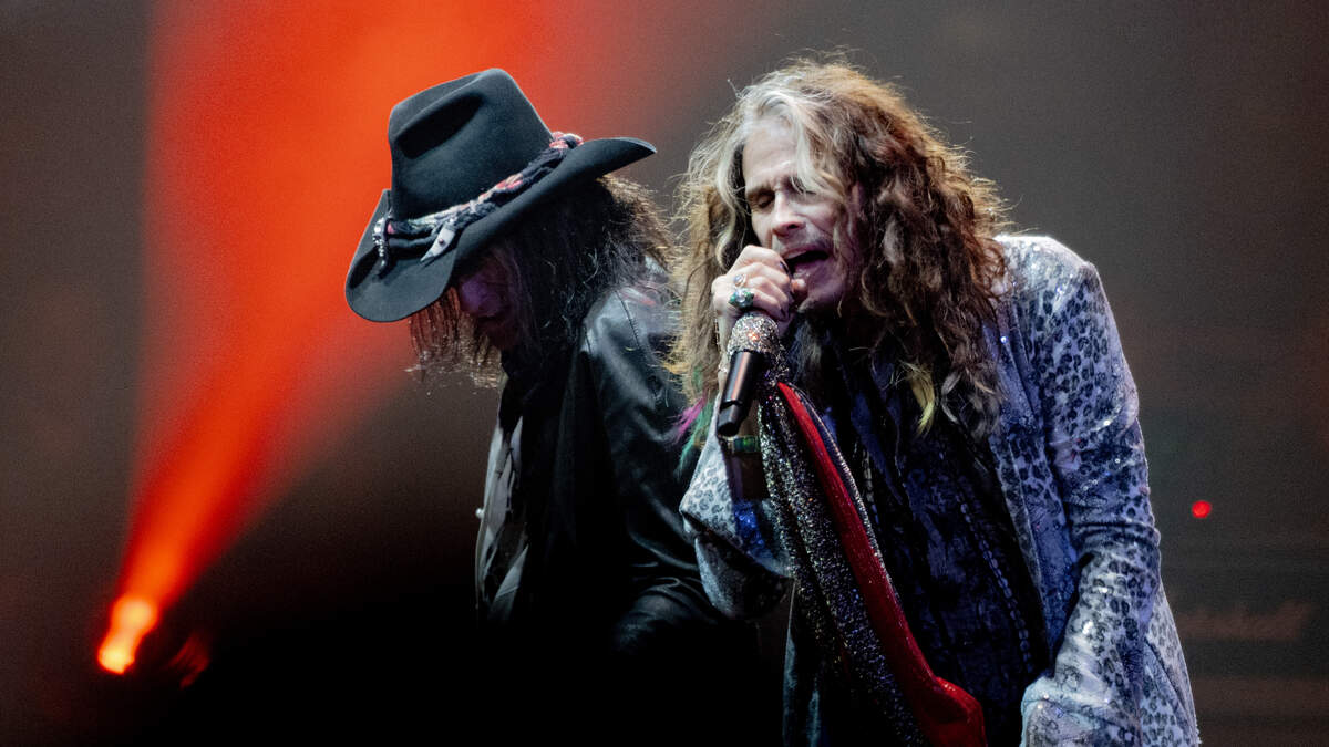 Aerosmith postpones shows; Steven Tyler suffers vocal cord damage