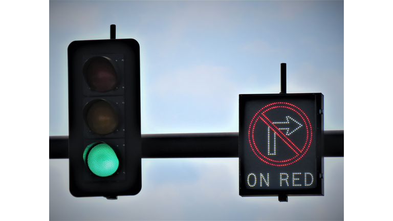 traffic sign--lighted no right turn on red