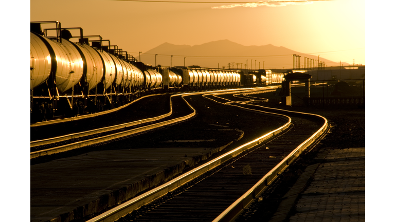 Train carrying tanks of liquefied natural gas