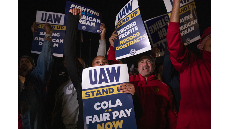 United Auto Workers Hold Limited Strikes As Contract Negotiations Expire