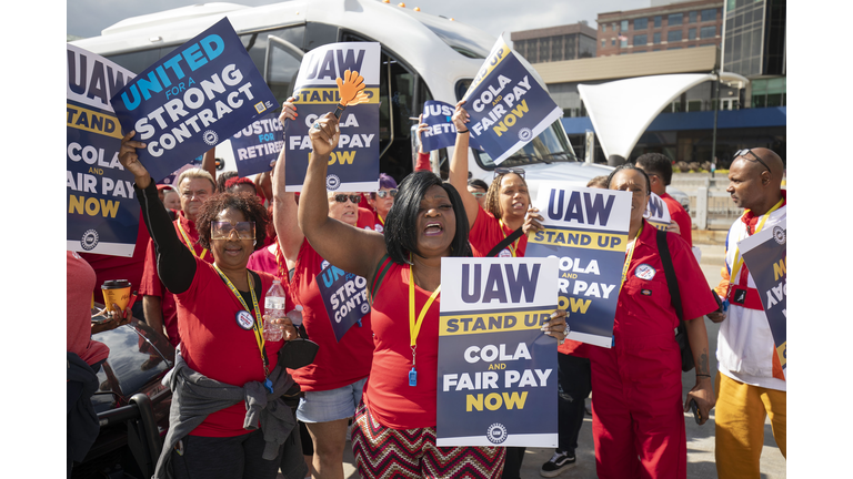 United Auto Workers Hold Limited Strikes As Contract Negotiations Expire