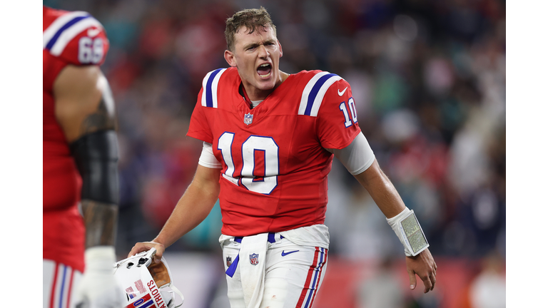 Miami Dolphins v New England Patriots