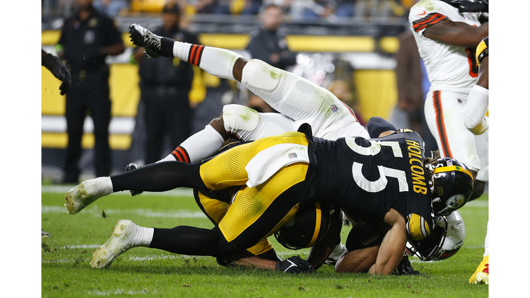 Cleveland Browns v Pittsburgh Steelers