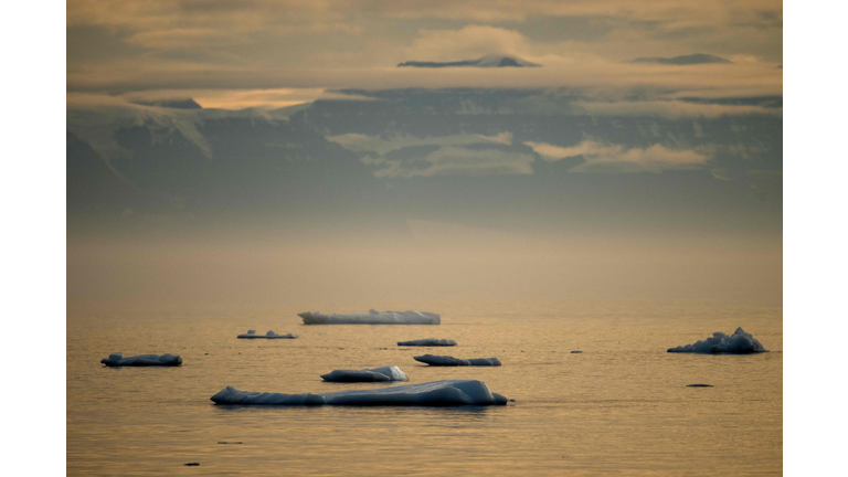 TOPSHOT-DENMARK-GREENLAND-ARCTIC-SAILING-SCIENCE-ENVIRONMENT-PHO