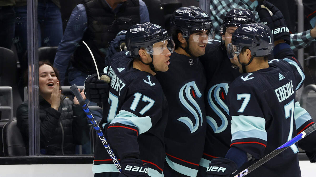 Seattle Kraken Forward Matty Beniers, Head Coach Dave Hakstol Up