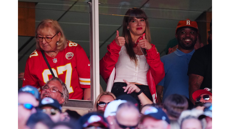 Travis Kelce jersey sales jump 400% after Taylor Swift attends game