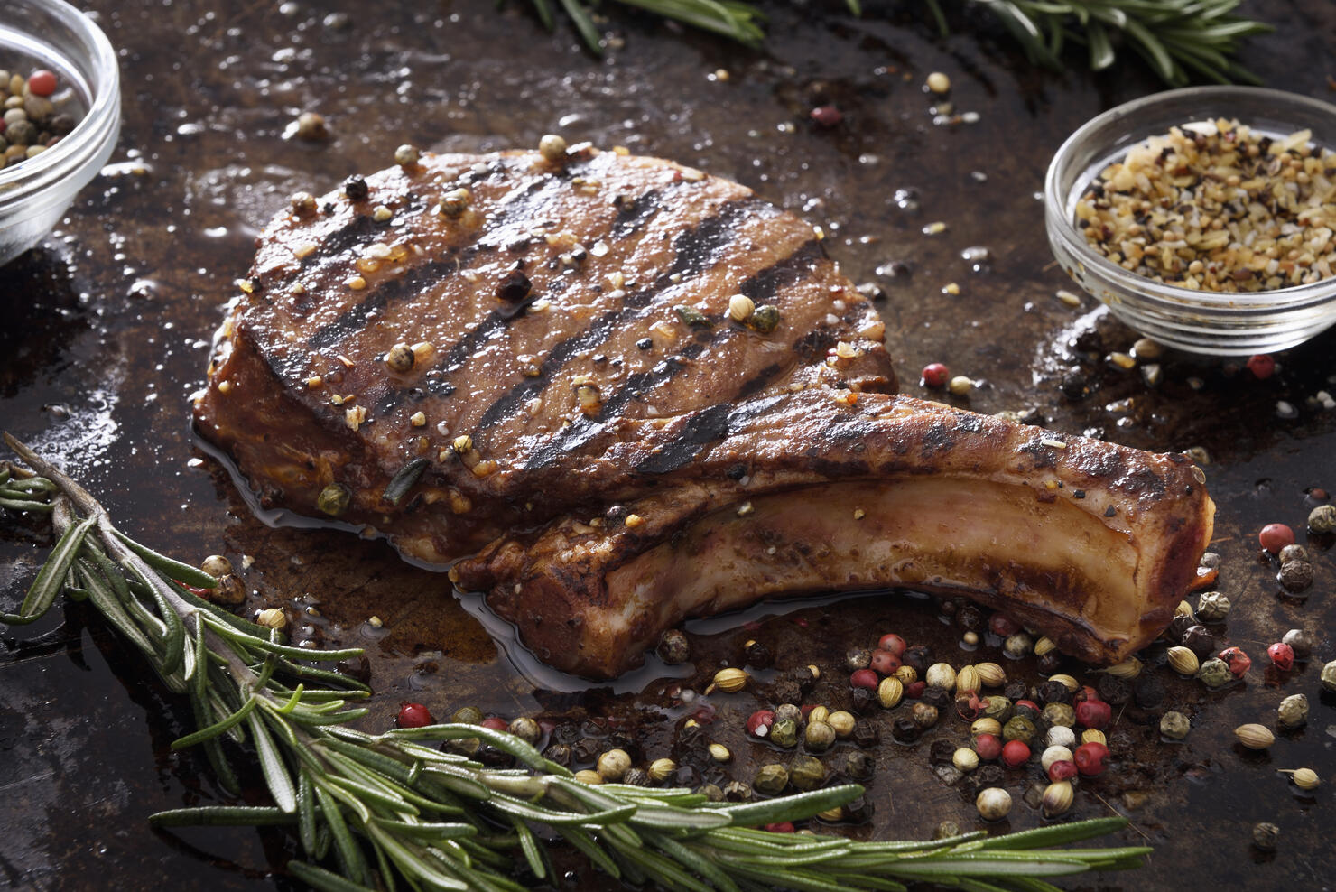 Grilled pork chops with spices