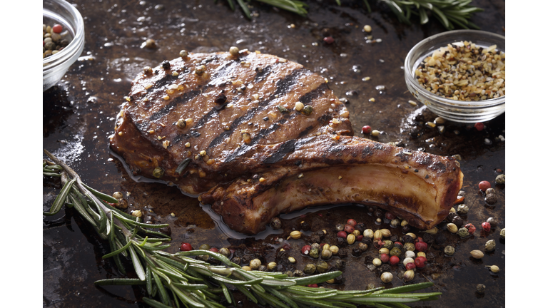 Grilled pork chops with spices