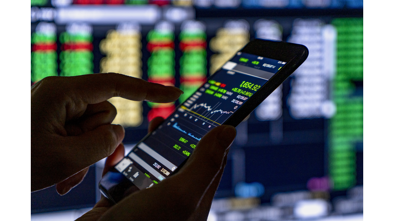 Making trading online on the smart phone. New ways to make economy and trading
