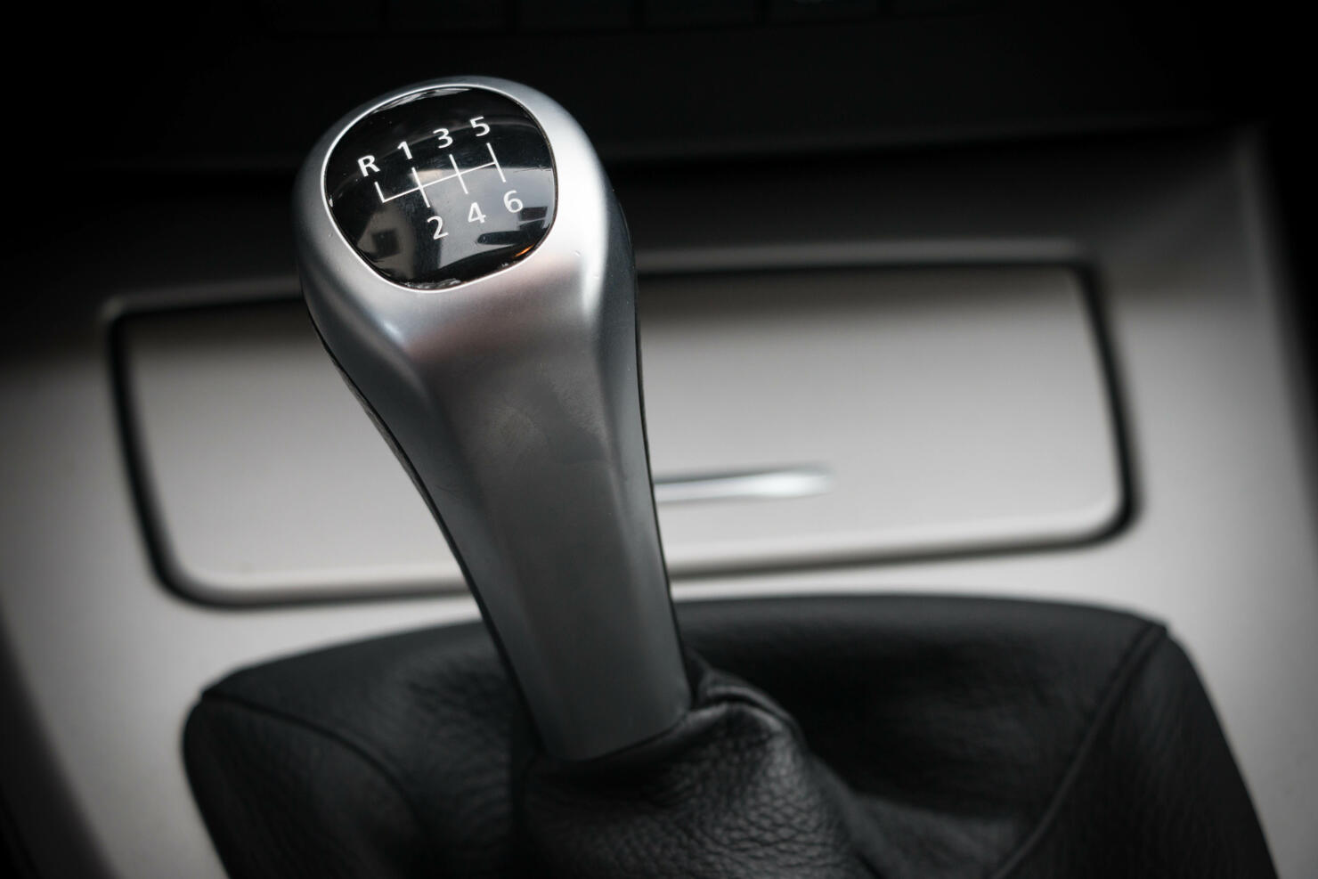 Gear shift handle