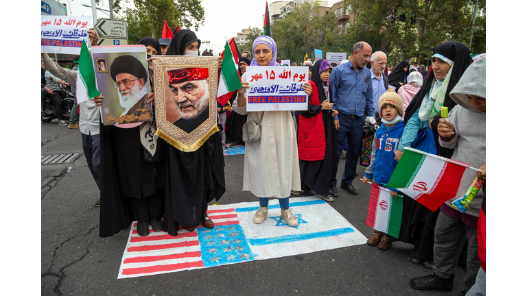 Anti-Israeli-Rally-Iranian-Pro-Government-Supporters