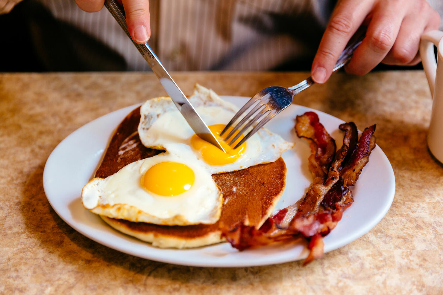 Man eating breakfast in traditional American diner