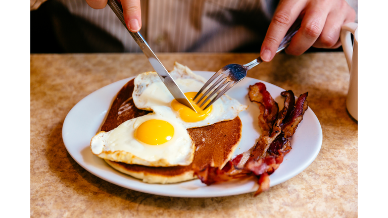 Man eating breakfast in traditional American diner