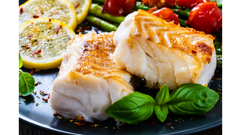 Fried cod fillet with fresh vegetables