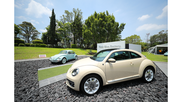 Volkswagen Ceases The Production of The Popular 'Beetle' After 21 Years