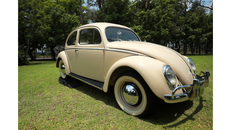 Volkswagen Ceases The Production of The Popular 'Beetle' After 21 Years