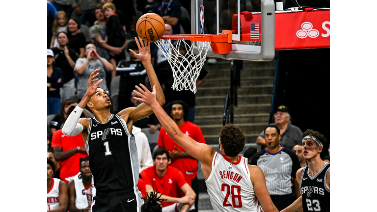 BASKET-NBA-SPURS-ROCKETS