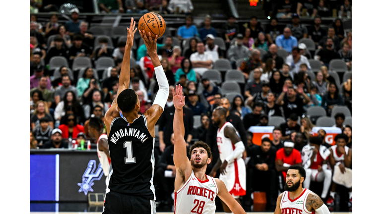 BASKET-NBA-SPURS-ROCKETS