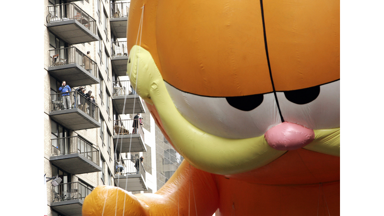 Garfield the Cat floats down Broadway du