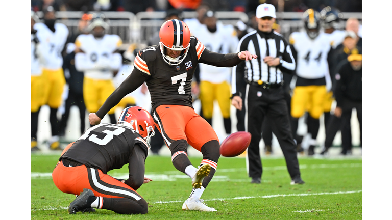 Pittsburgh Steelers v Cleveland Browns