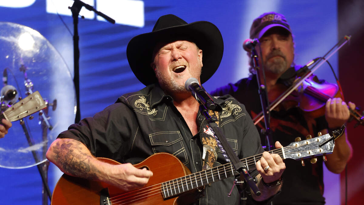 Tracy Lawrence's Turkey Fry Donated $250,000 to Help Homeless | 92.9 ...