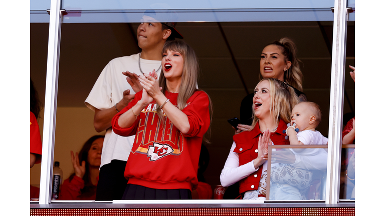 Los Angeles Chargers v Kansas City Chiefs