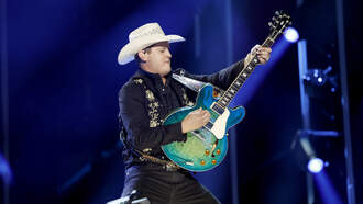 Jon Pardi's "Beer For Santa"