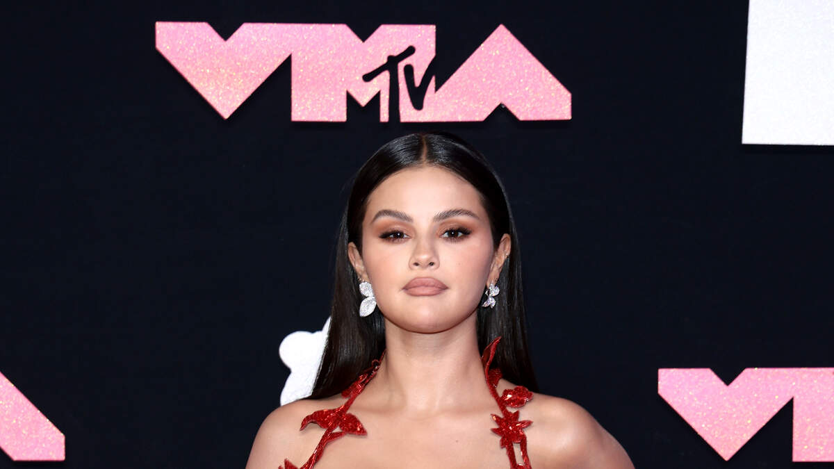 Selena Gomez Confirms Relationship With Benny Blanco | WiLD 94.9 | The ...