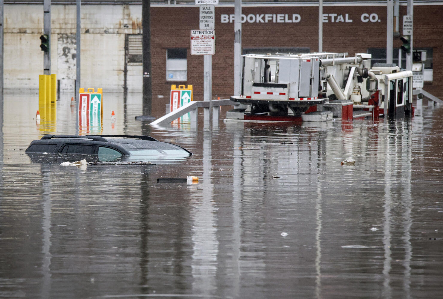 Deadly East Coast Storm Leaves Over 600000 Without Power Iheart 3817