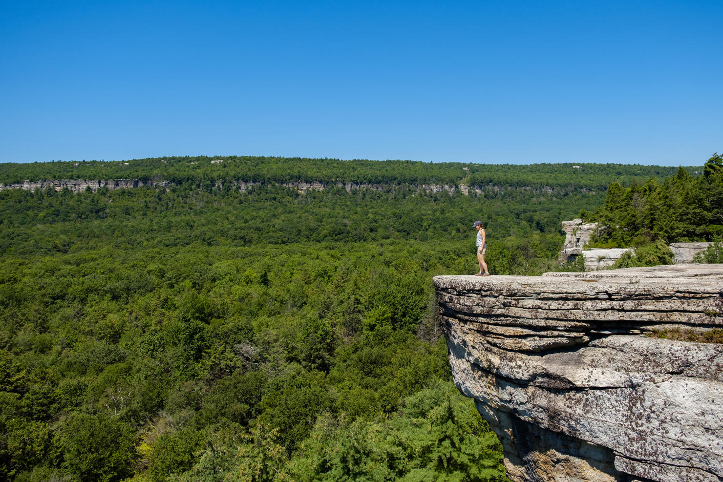 Hiker standing at the edge of the cliff