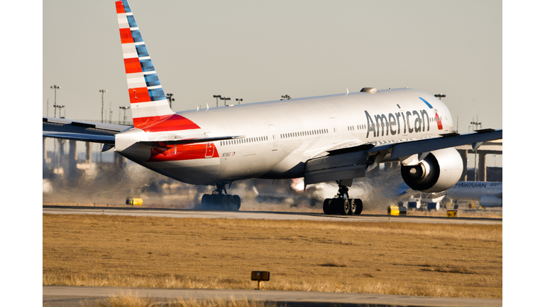 An American Airlines B777 about to land