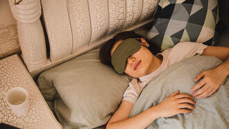 Ryan Seacrest - Here's Why We Commonly Sleep With One Foot Out