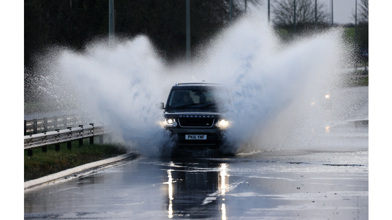 BRITAIN-WEATHER-STORM-HENK