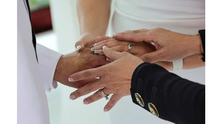 Couples Flock To Las Vegas For NYE Specialty Date Weddings