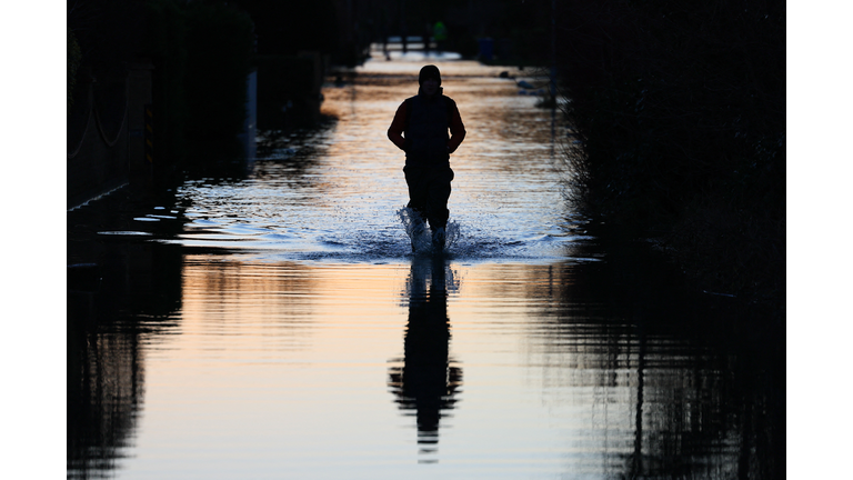 TOPSHOT-BRITAIN-WEATHER-FLOOD