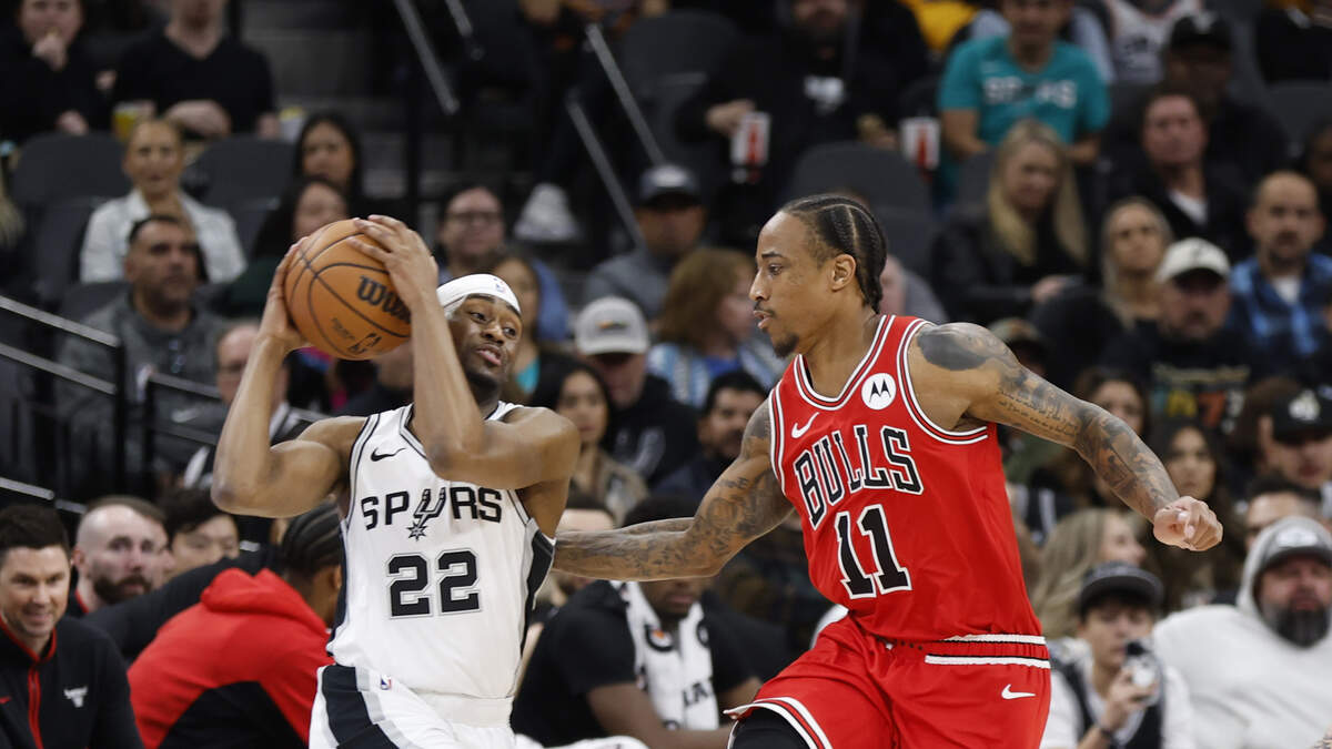 Spurs Edged By Bulls 122-116