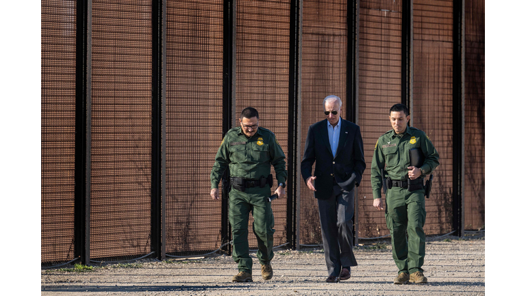 TOPSHOT-US-POLITICS-BIDEN-BORDER