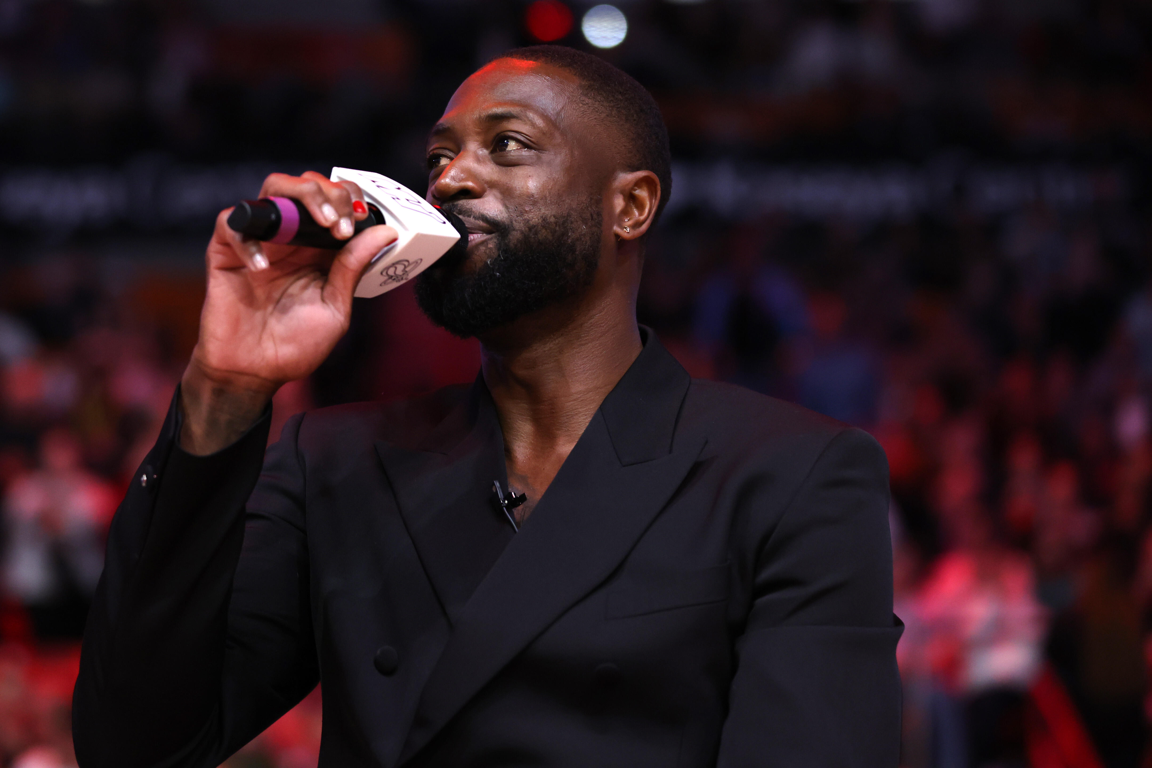 Miami Heat Plan To Unveil Dwayne Wade Statue | 1035 The BEAT | DJ ...