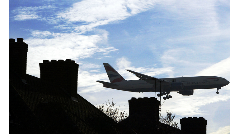 TOPSHOT-BRITAIN-HEATHROW-RUNWAY