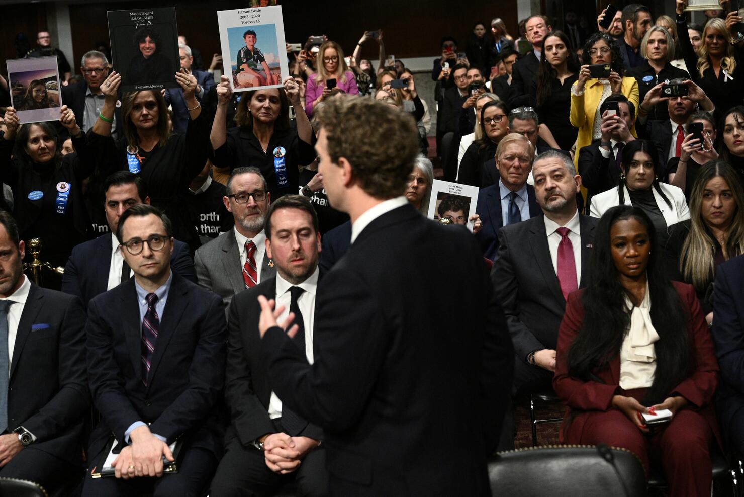 Mark Zuckerberg Apologizes To Families Of Kids Harmed By Social Media ...