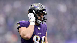 Raven's Mark Andrews saved a women's life on a flight from BWI to PHX!